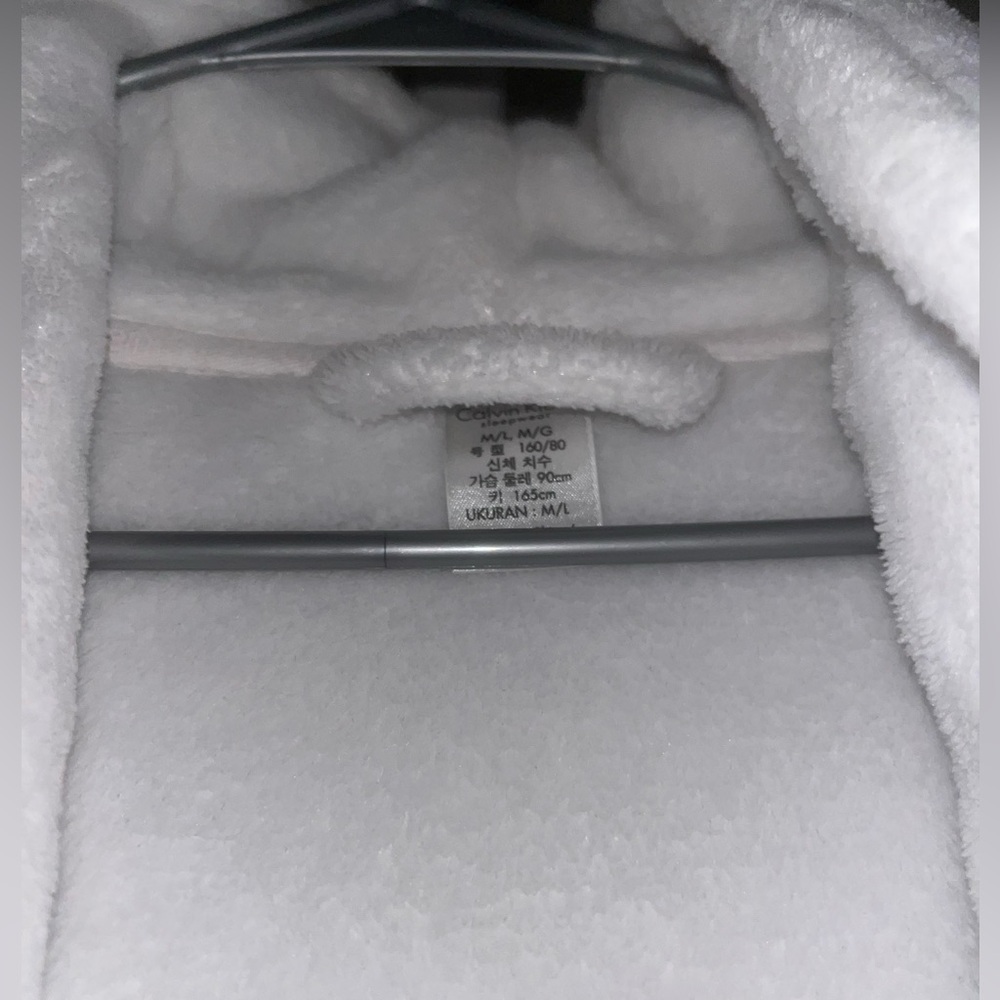Calvin Klein Fluffy White Robe - Picture 6 of 9